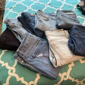 Lot of 8 pairs of jeans